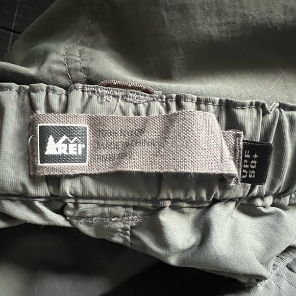 REI Convertible Cargo Men's Gray Pants UPF 50 XXL 28L with belt - Picture 6 of 10